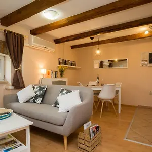 https://studio-apartment-mal.in-istria.net